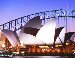 Người nhà nạn nhân MH370 an ủi thân nhân hành khách MH17